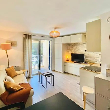 Bright For 4 - Near Apartment *